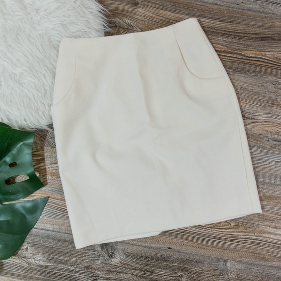 H&M Dresses & Skirts - H&M white mini skirt